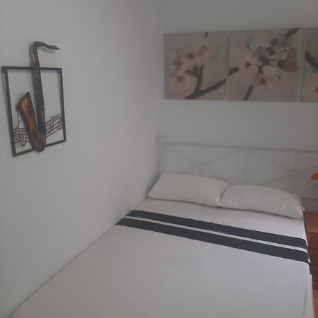 Alquiler Habitacion- Descanso Sabadell - Bano Compartido Esterno foto